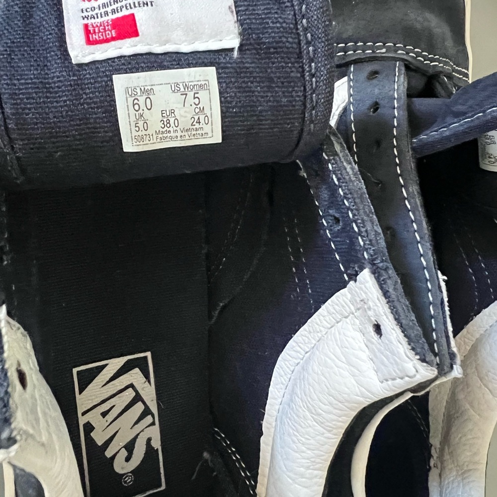 Black Vans - Picture 6 of 7